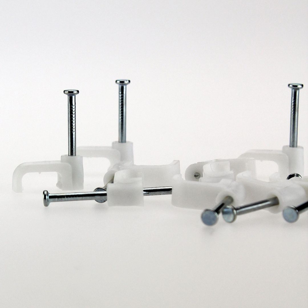 1000 x 10mm Flat Cable Clips for Skirting Boards Electrical Power