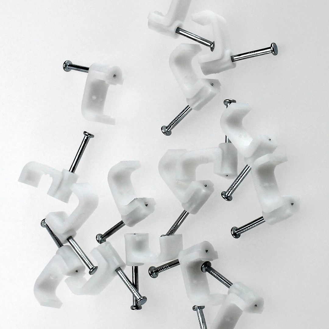 500 x 12mm Flat White Cable Clips - 2.5mm Power Cable Clips Electrical