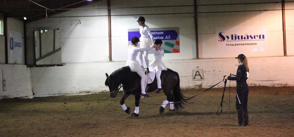  photo Aringpen stall - Gjoslashvik Rideklubb 1_zpstyqqfb9n.jpg