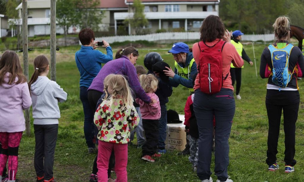  photo Hjelm er viktig foslashr man skal ri_zps7eodvqng.jpg