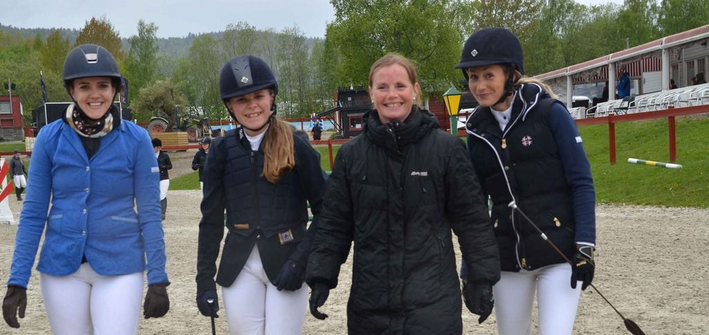  photo Marianne Sundal med elever_zpse6qnke5b.jpg