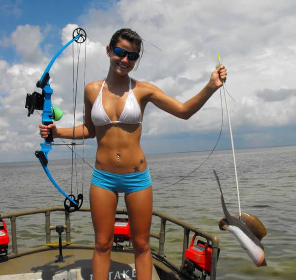 http://i1302.photobucket.com/albums/ag134/dutchy24/Girl-fishing-with-bow_zpsa19383da.jpg