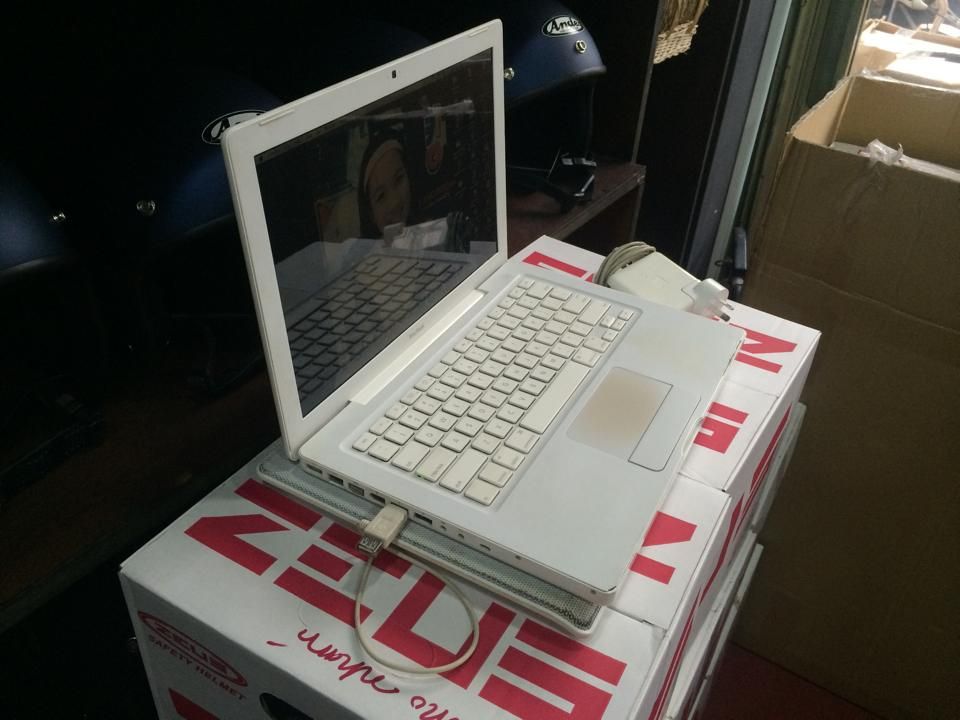 Macbook T8300 Cần Bán....giá rẻ