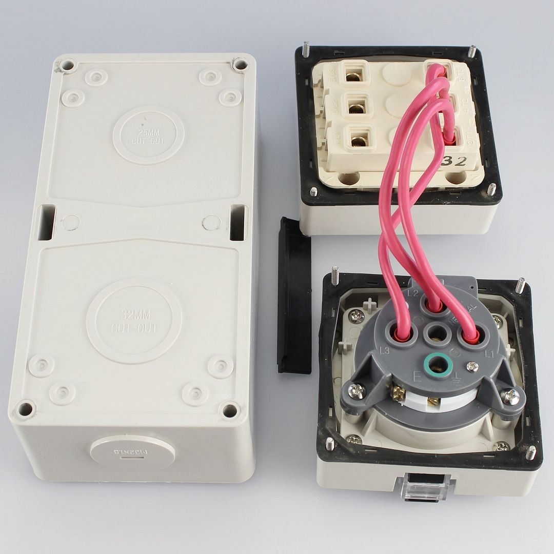 5 Pin 32 Amp Combination Switched Socket Outlet